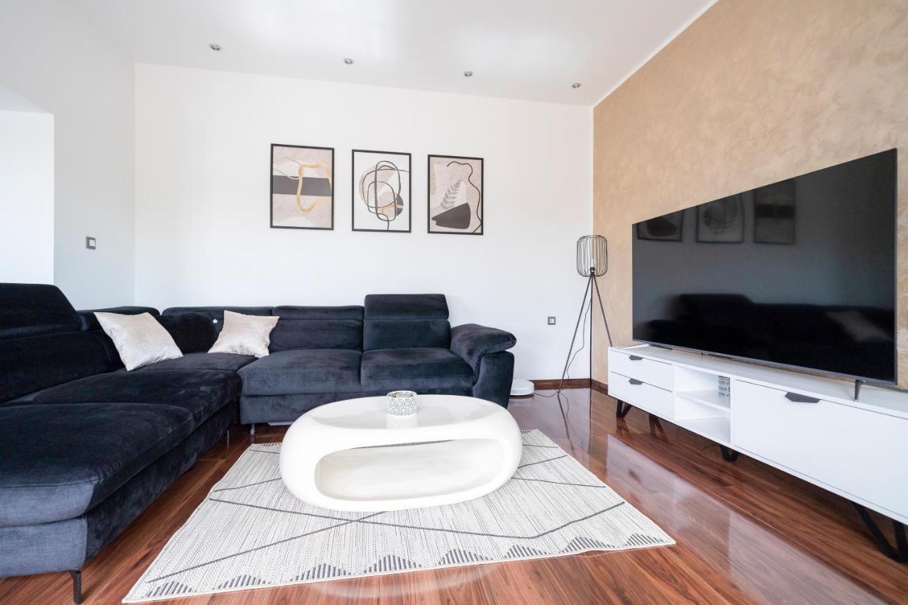 Apartman Absolute Gray