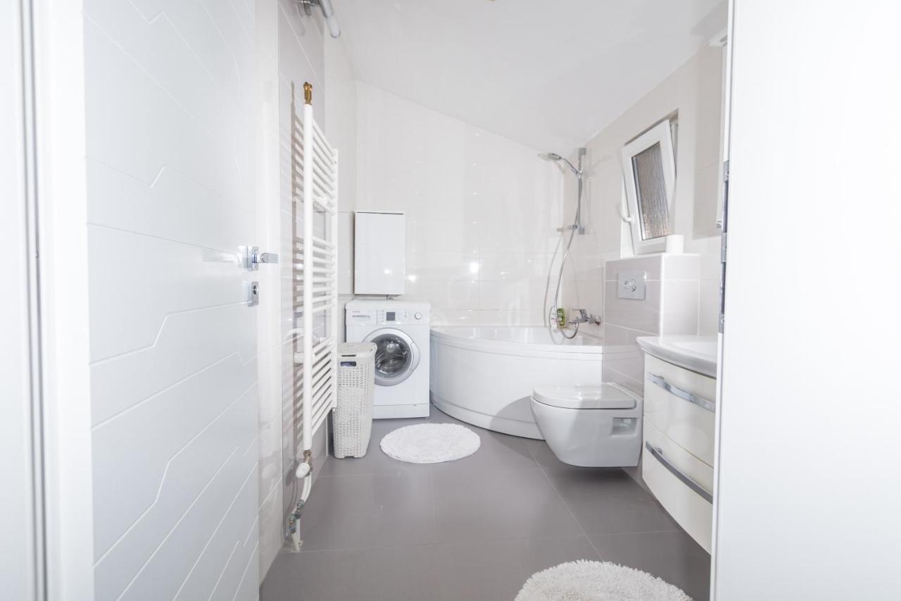 Absolute Gray Apartment *