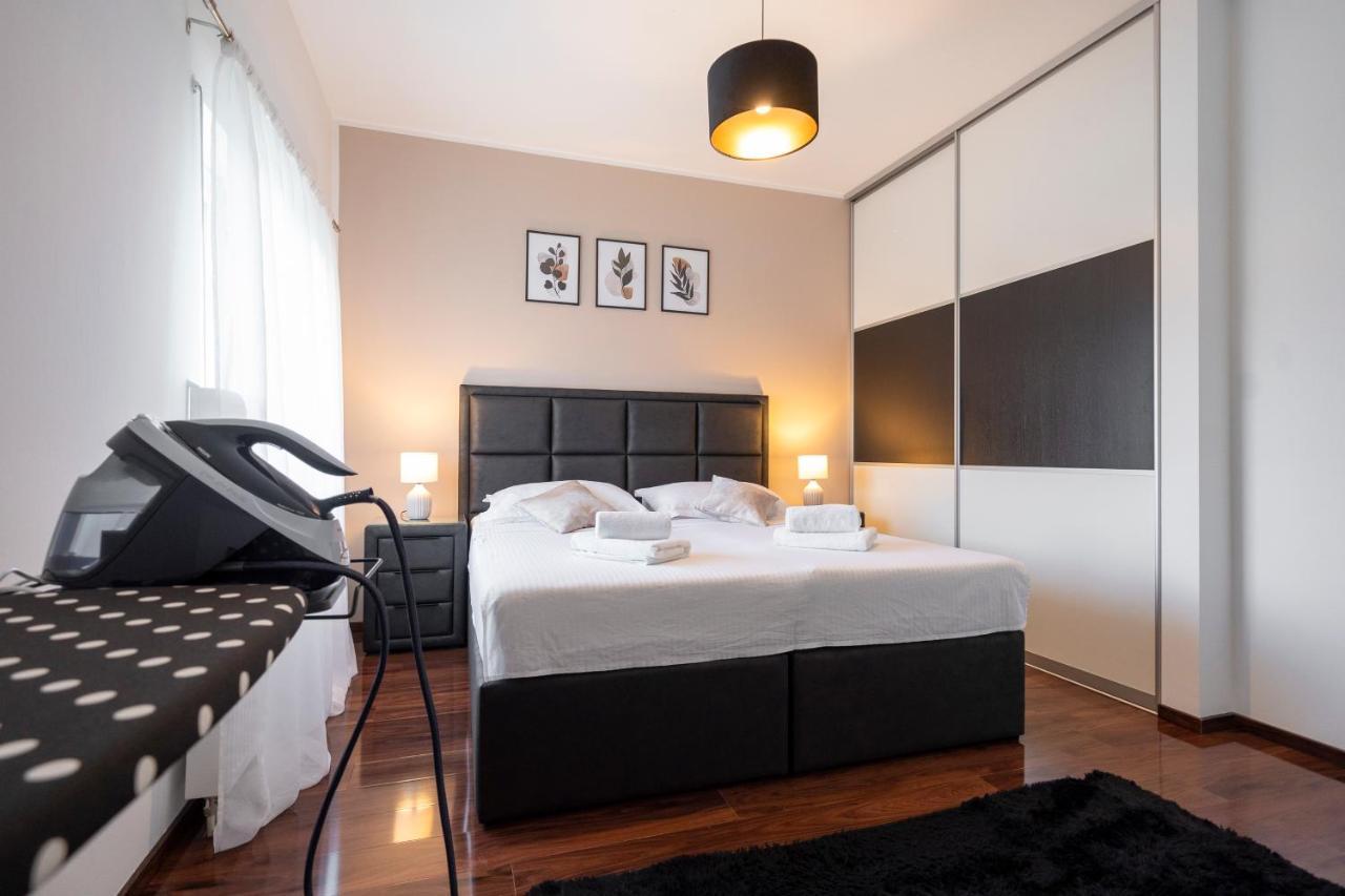 Absolute Gray Apartment