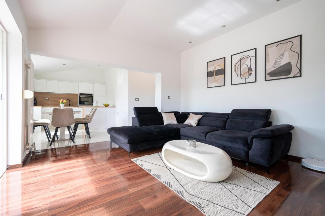 Apartment Absolute Gray *